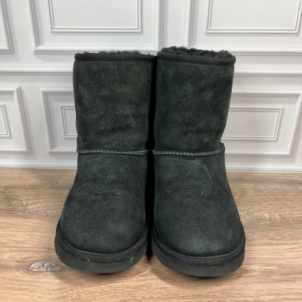 UGG Classic Short II Kids Black Suede Shearling Winter Boots 5251 Size 4